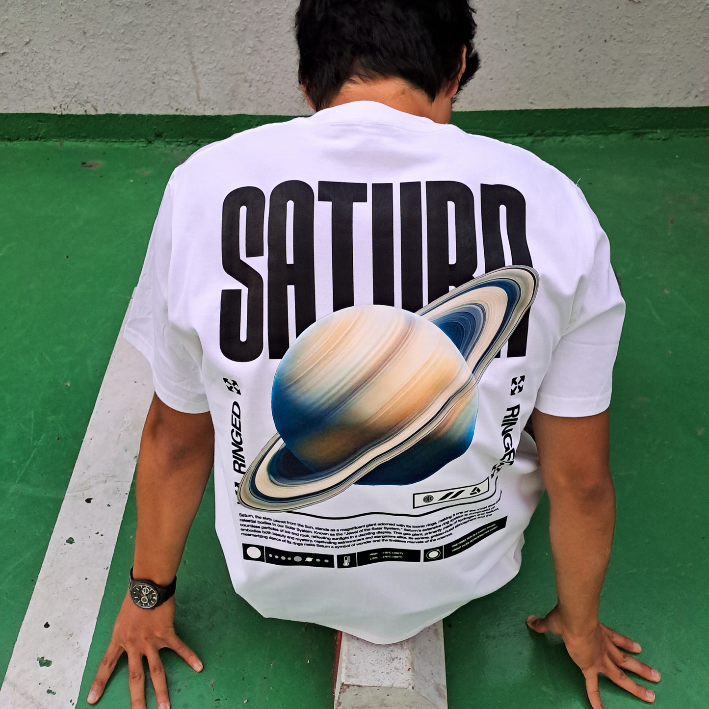 Saturn футболк