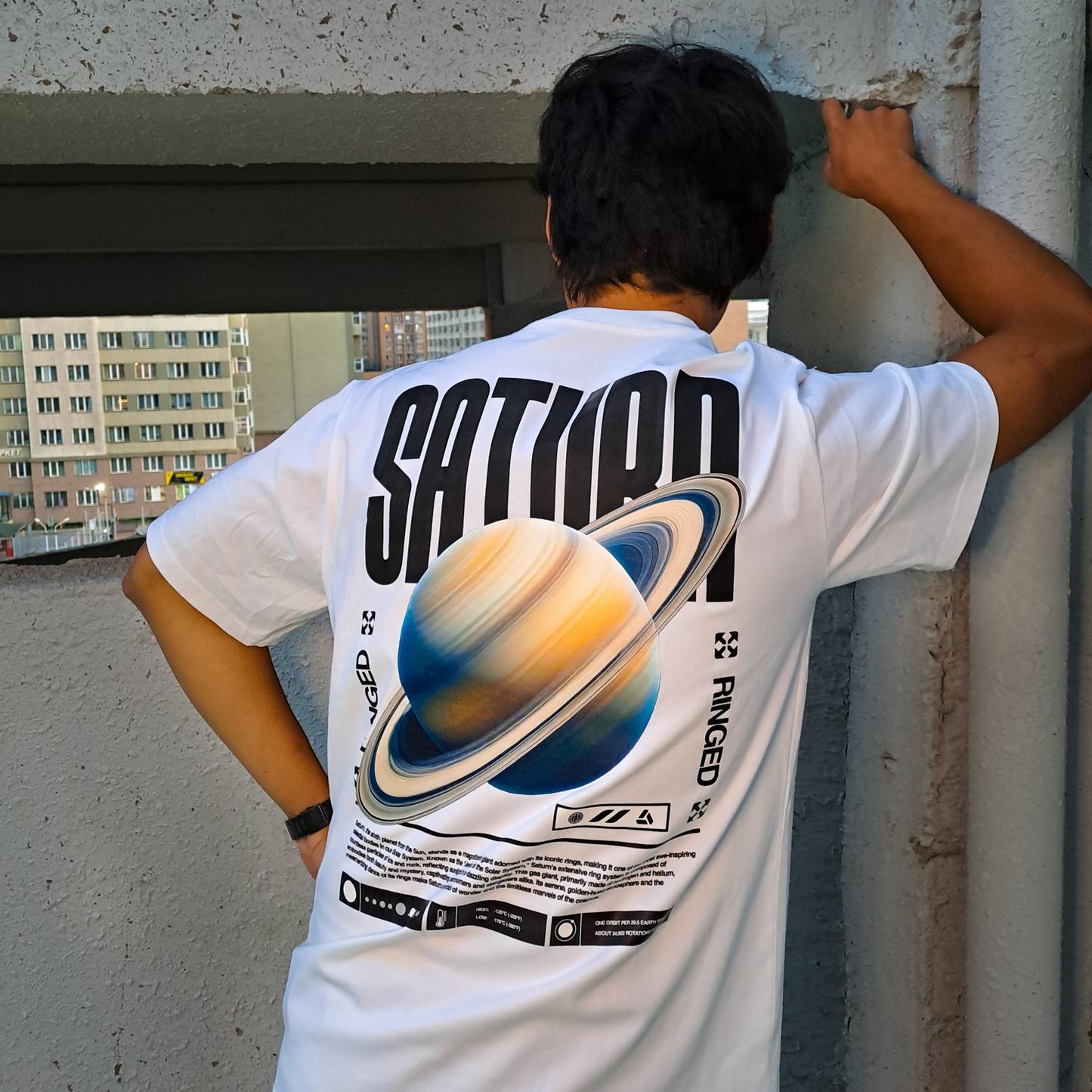 Saturn футболк